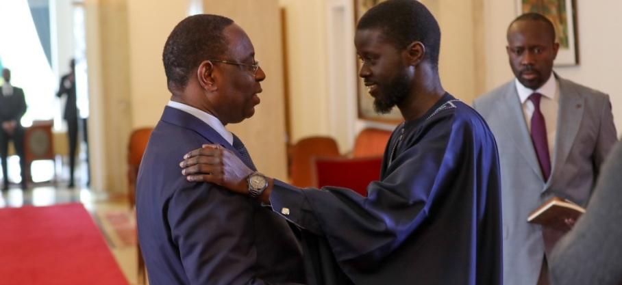 Sénégal : passation pacifique du pouvoir. Le président sortant Macky Sall a reçu son successeur, le président Diomaye Faye